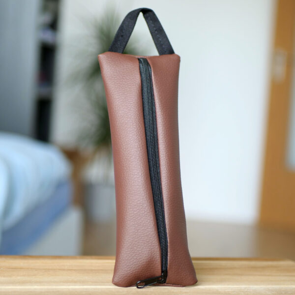 Flache Federtasche aus Kunstleder Klein und Groß