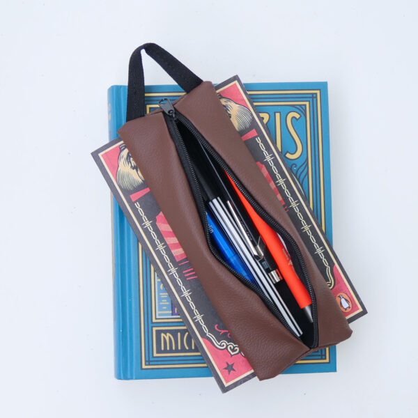 Flache Federtasche aus Kunstleder Klein und Groß