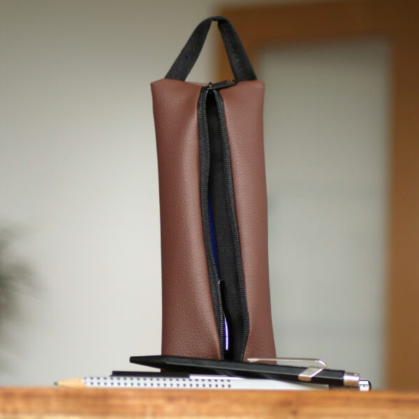 Flache Federtasche aus Kunstleder Klein und Groß