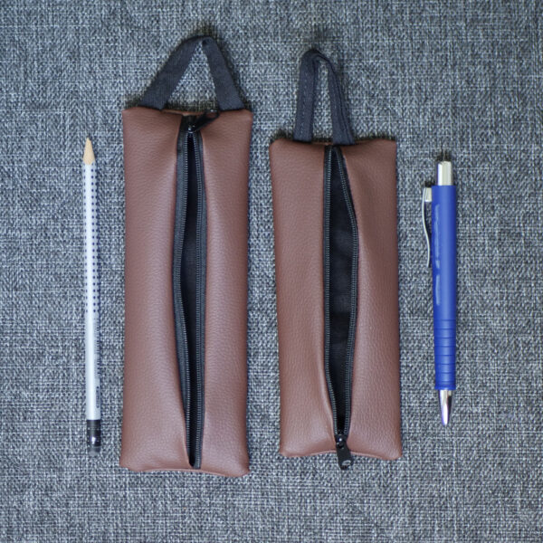 Flache Federtasche aus Kunstleder Klein und Groß